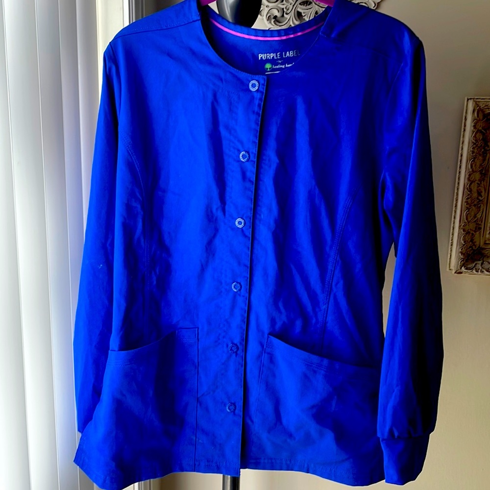 New jacket scrub never worn , sat in my car for months.